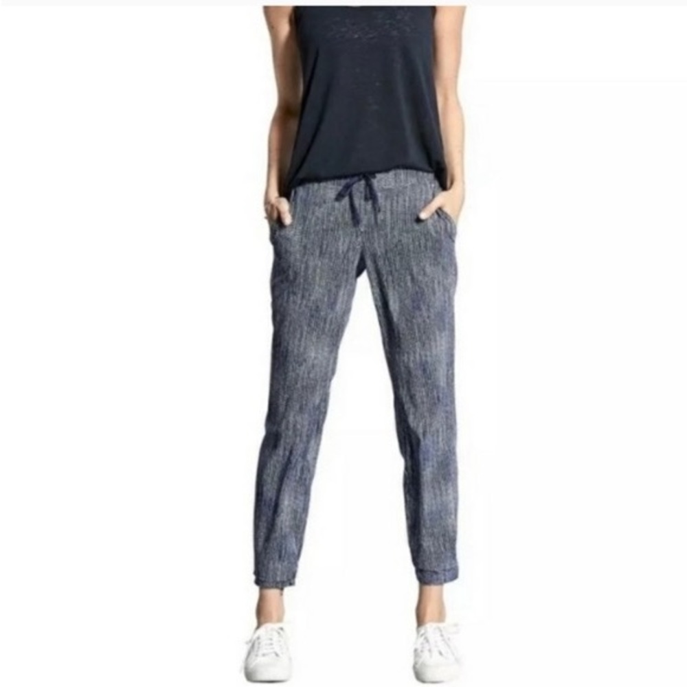 Athleta Women’s (10) Batik Midtown Ankle Pant. Blue / White